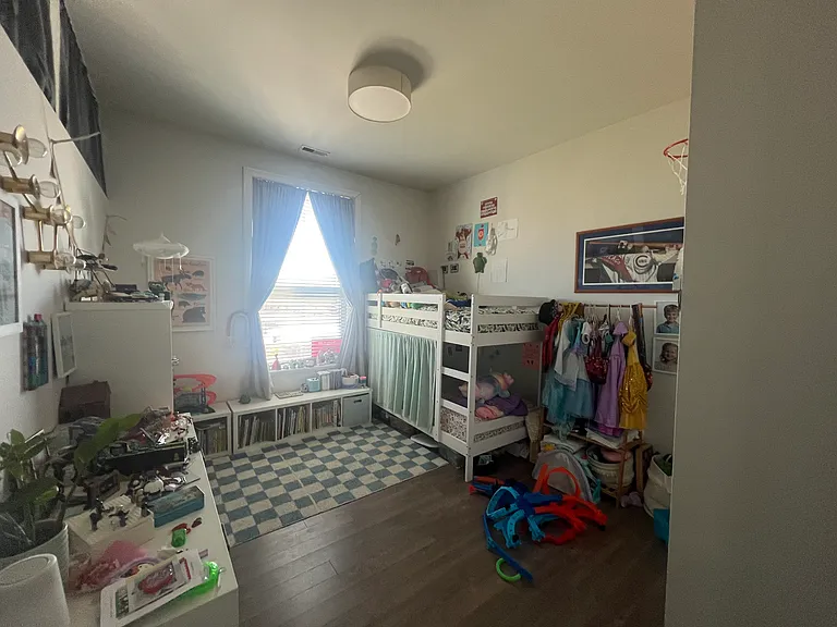 4421 N Clark St #303 — Photo 9