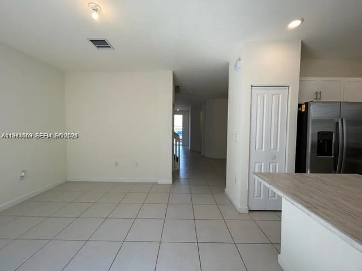 Building Photo - 3354 W 112th St #3354