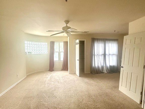 3rd image of 5211 Le Parc Dr APT 6
