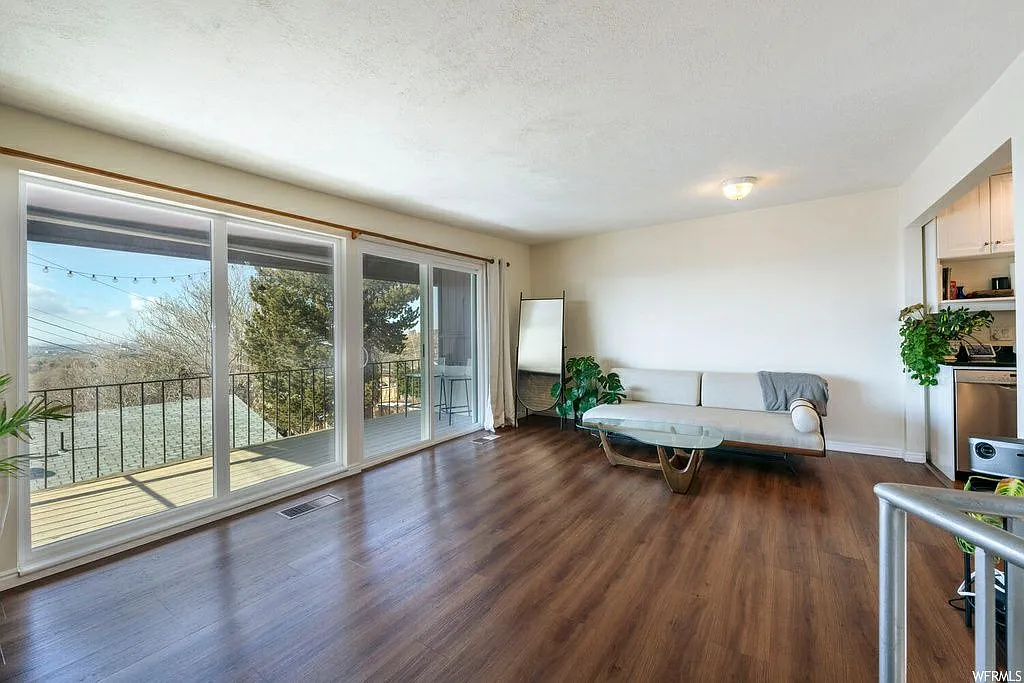 2 bed, 1550 sqft, $2,600 — Photo 4