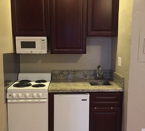 Fully Equipped Kitchenette!