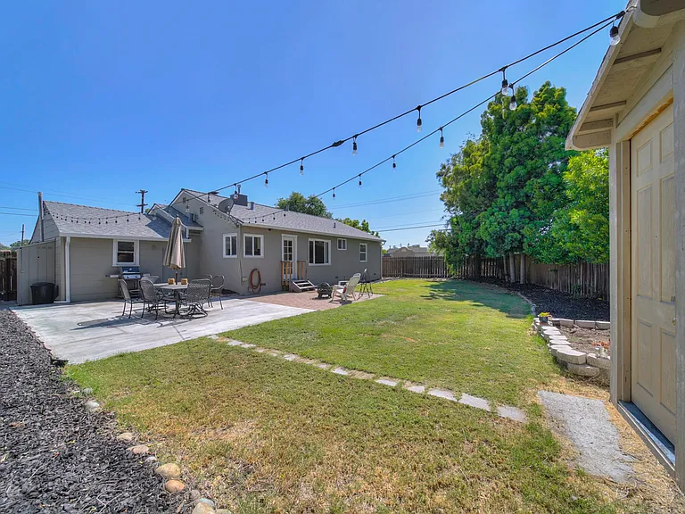 1024 Locust St — Photo 18