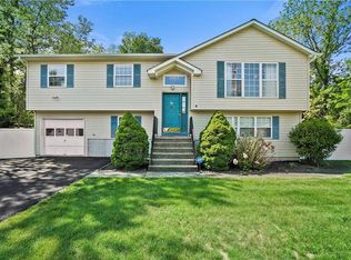 79 Gilchrest Rd, Valley Cottage, NY 10989