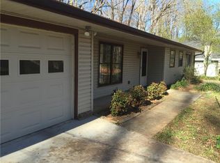1139 Timberland Dr SW, Lilburn, GA