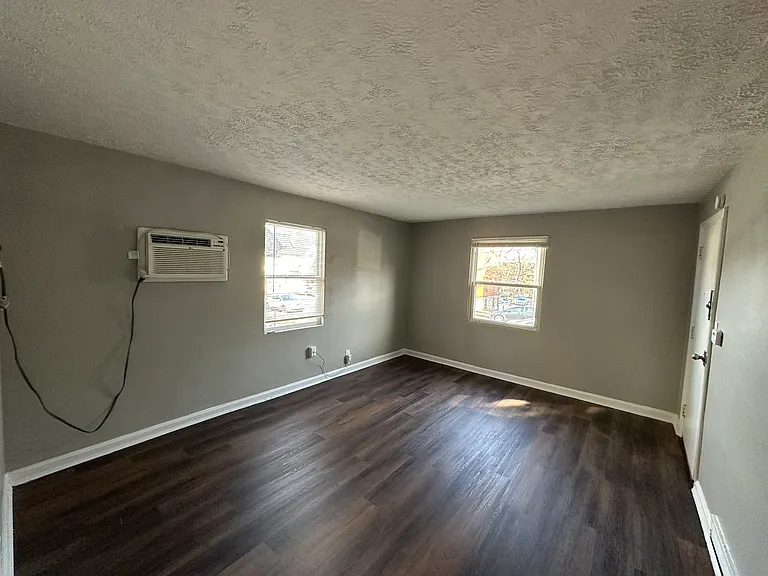 2911 Euclid Ave #2 — Photo 7