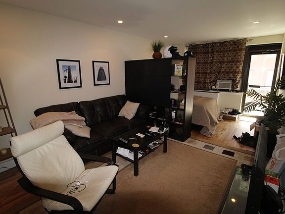 5th image of 207 E 37th St APT 4D