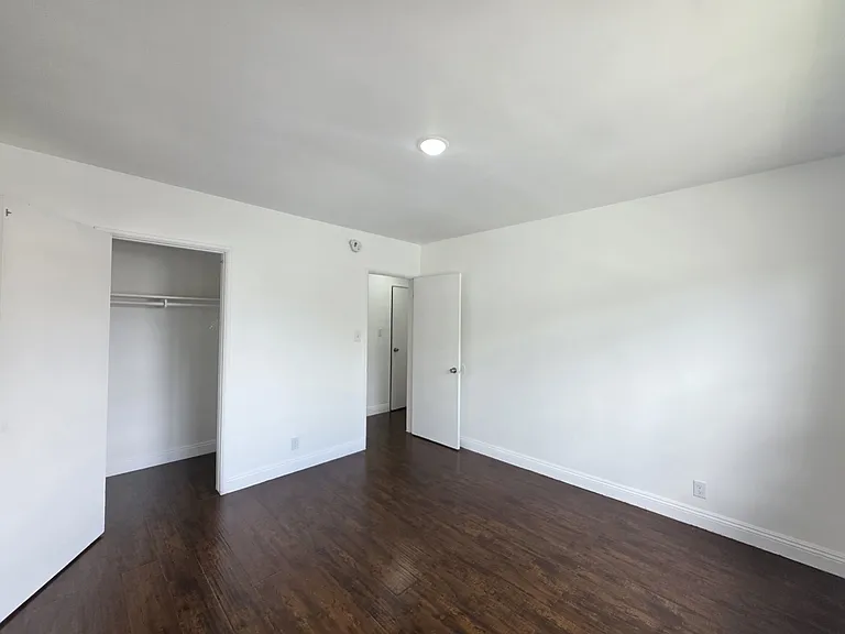 8706 Parthenia Pl #8 — Photo 14