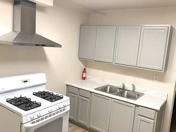 2nd image of 1300 Brown Ave