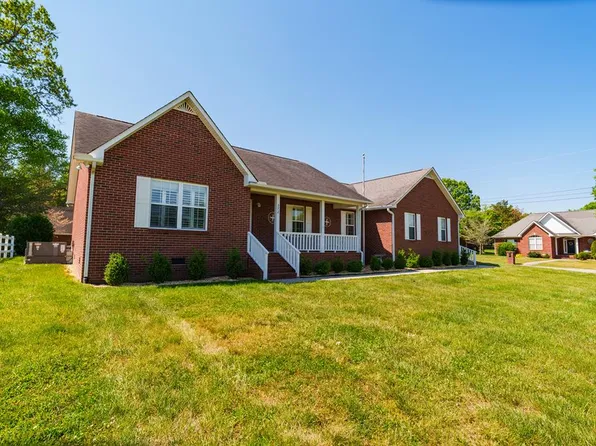 372 Brookside Dr, Cookeville, TN 38506