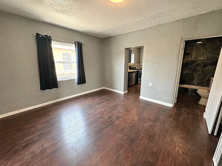 3906 Tularosa Ave — Photo 13