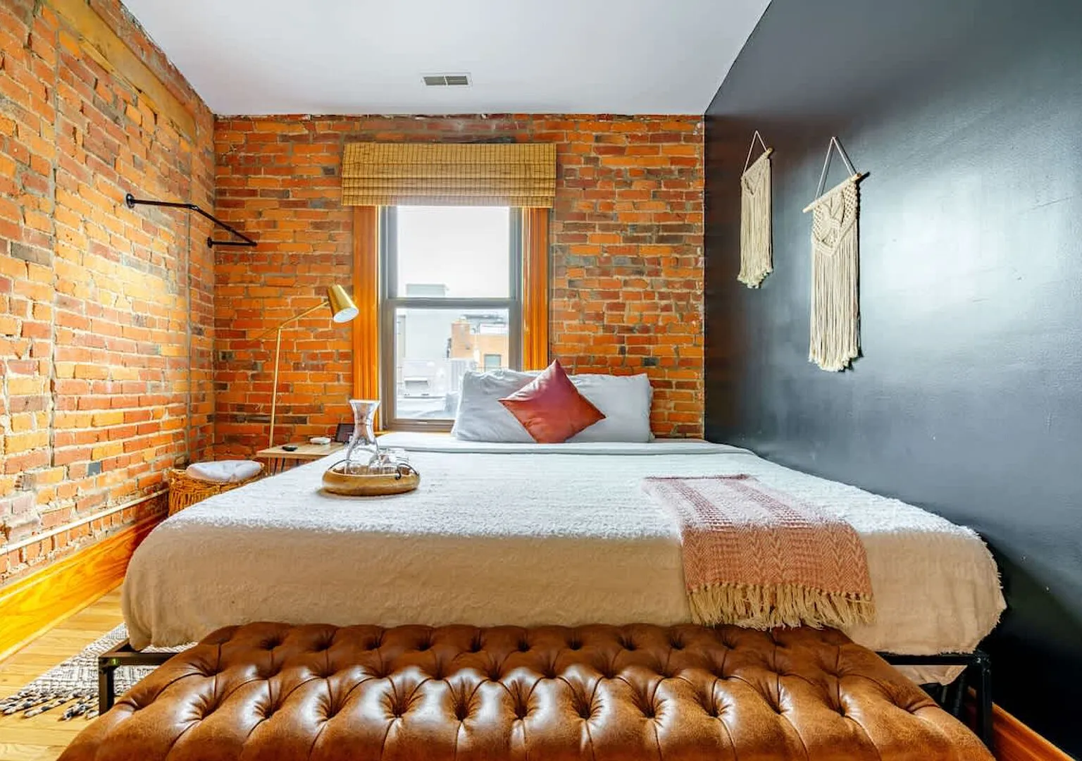 Book Loft by Jungle House | Downtown & Short North | Free Parking | — Photo 2