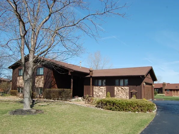 24613 S Wildwood Ct, Crete, IL 60417