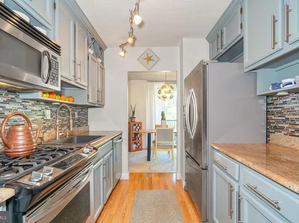 2016 Naamans Rd APT D2, Wilmington, DE 19810