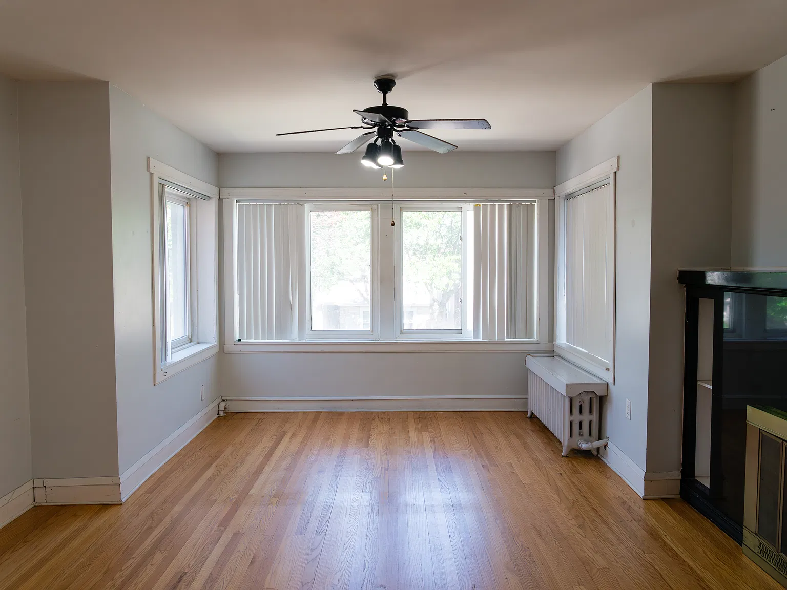 2 bed, 850 sqft, $2,000 — Photo 2