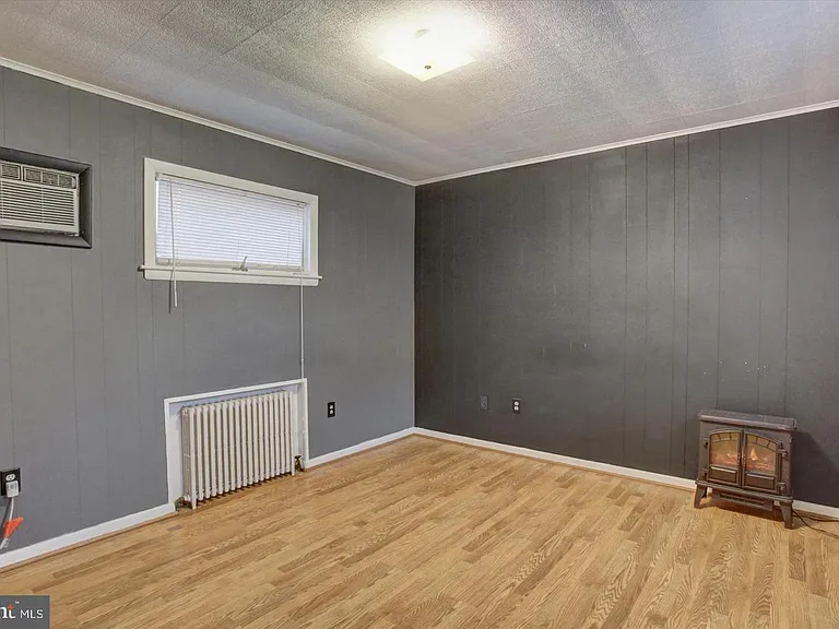 230 W 2nd St #A — Photo 22
