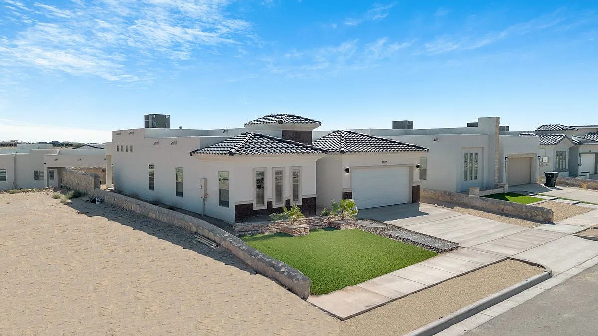 4 bed, 2.5 bath, 1825 sqft, $2,400 — Photo 2