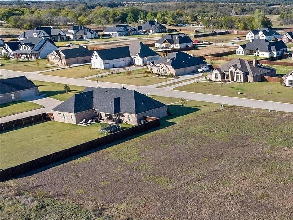1st image of 121 Shawnee Trl