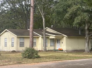 709 S Washington St, El Campo, TX 77437