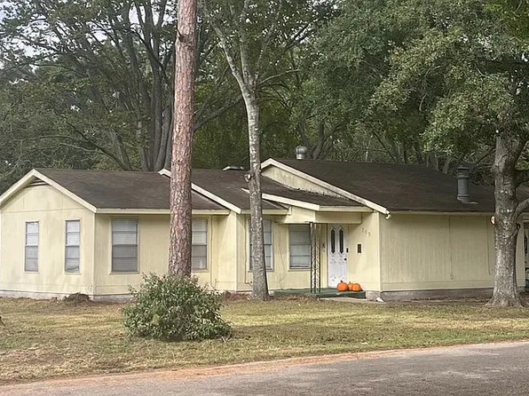 709 S Washington St, El Campo, TX 77437