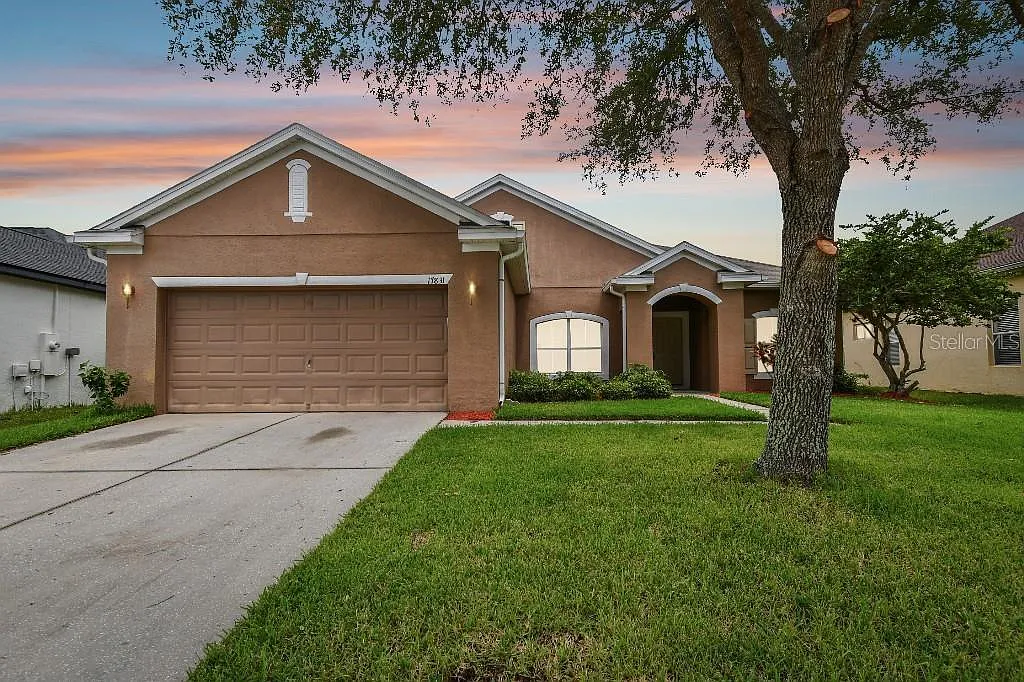 3 bed, 2.0 bath, 1861 sqft, $2,600 — Photo 2