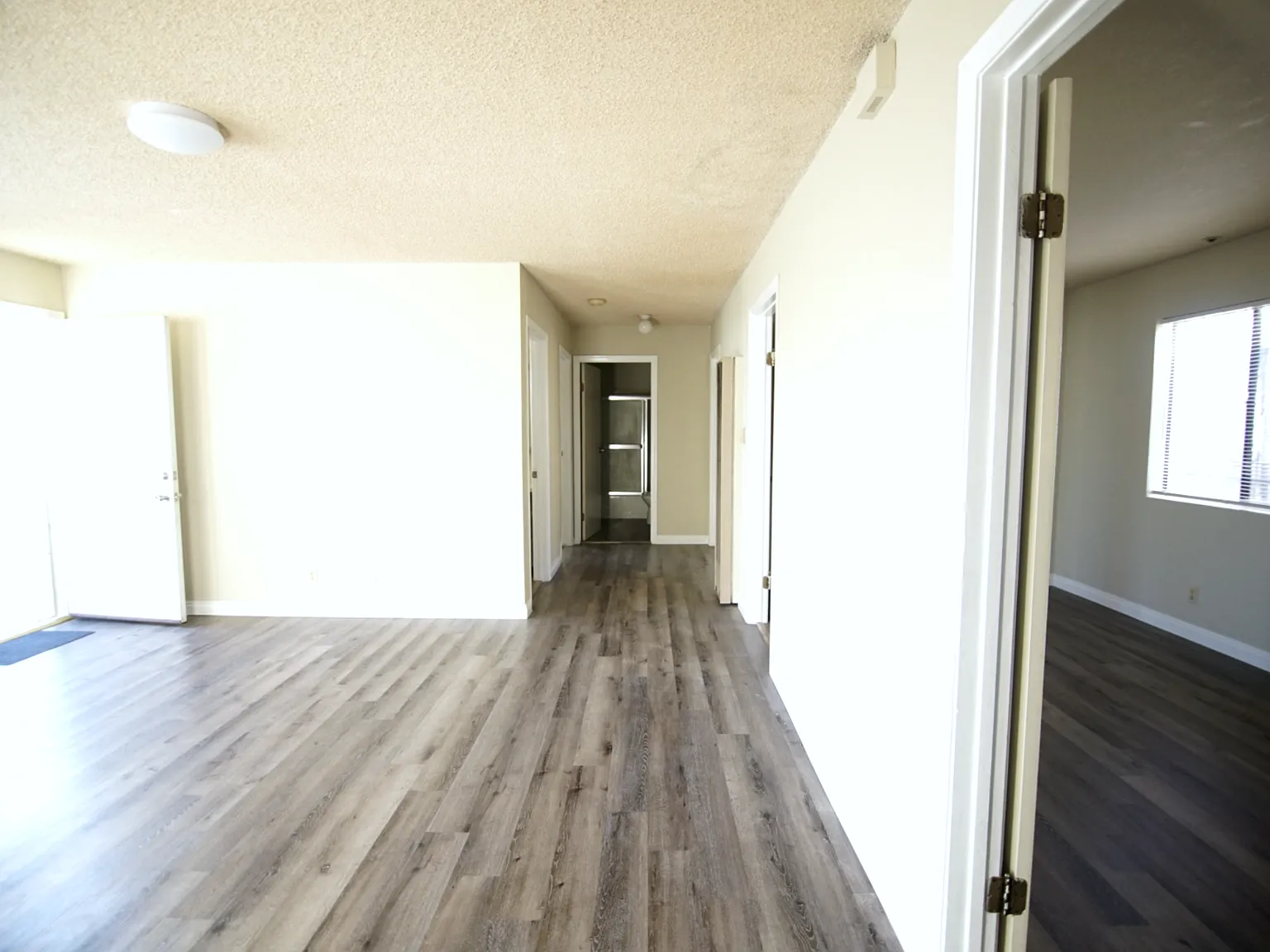 2 bed, 850 sqft, $2,700 — Photo 3