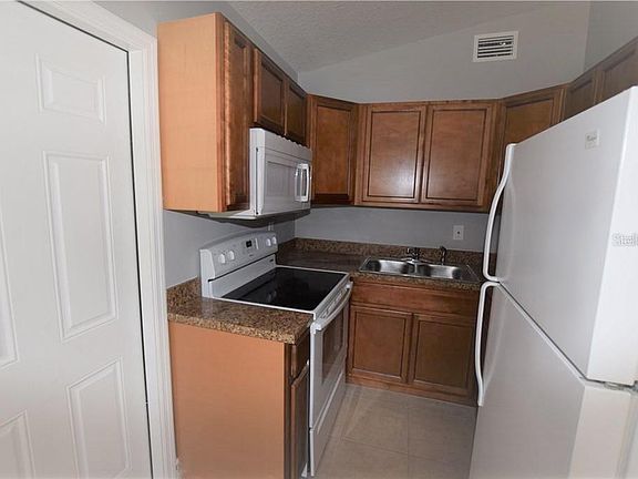 5th image of 1055 Maxey Dr