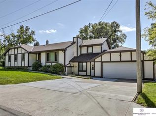 8101 Arlington Dr, Omaha, NE 68134