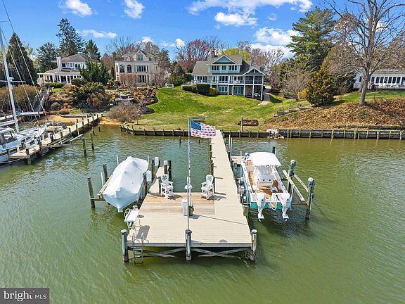 3rd image of 1787 Beachfield Rd