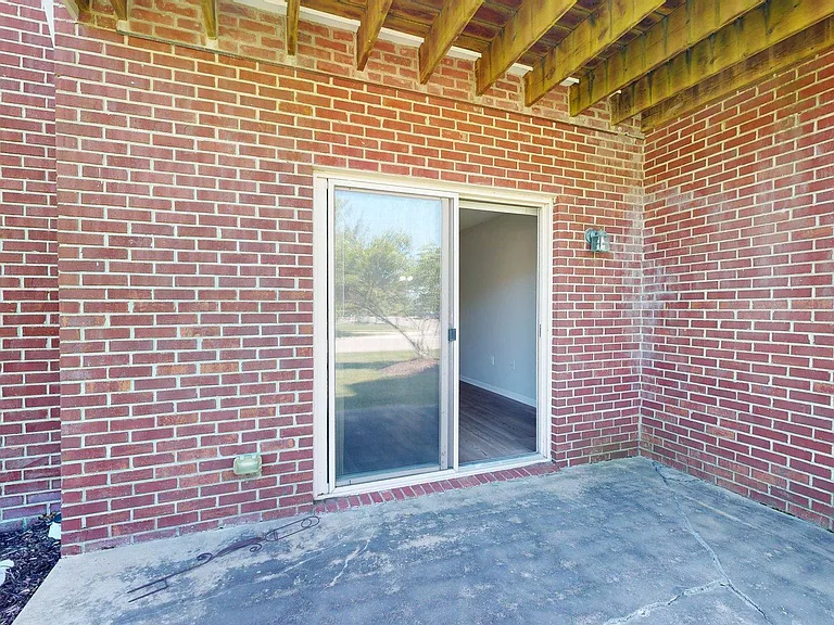 1376 Addington Ln — Photo 11