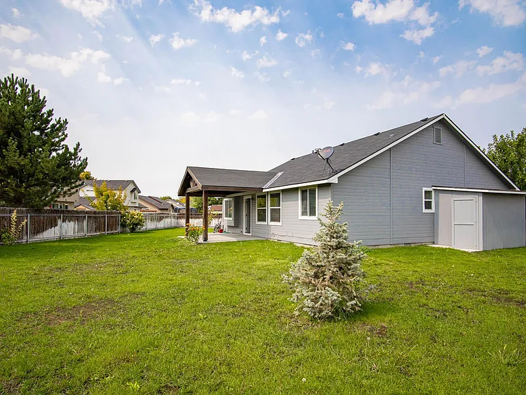 3916 Kirby Cir — Photo 5
