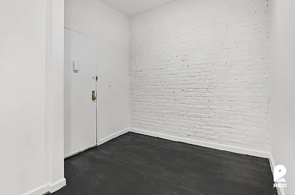 Rented by REZI | media 18