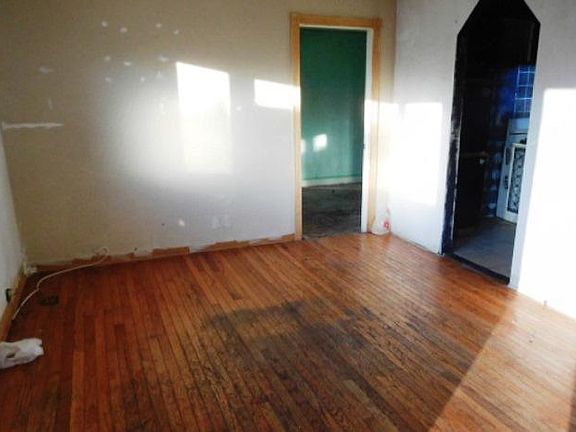 5th image of 161 Merrill St