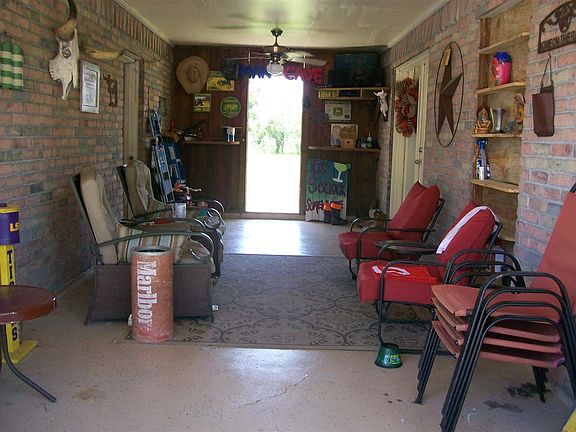 3rd image of 226 County Road 601