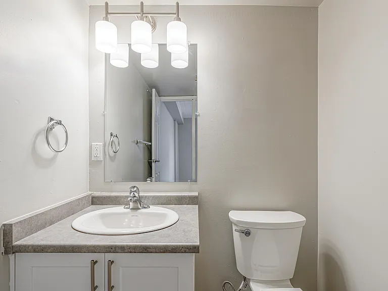 28 Helen Ave — Photo 22