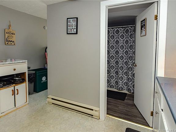 5th image of 34 Adelaide St