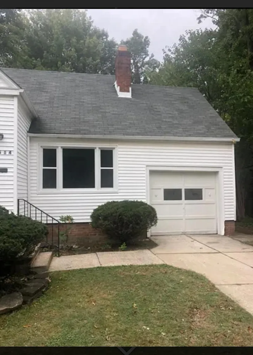 1614 Crest Rd photo 1