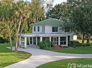 560 Bayshore Dr, Palmetto, FL 34222