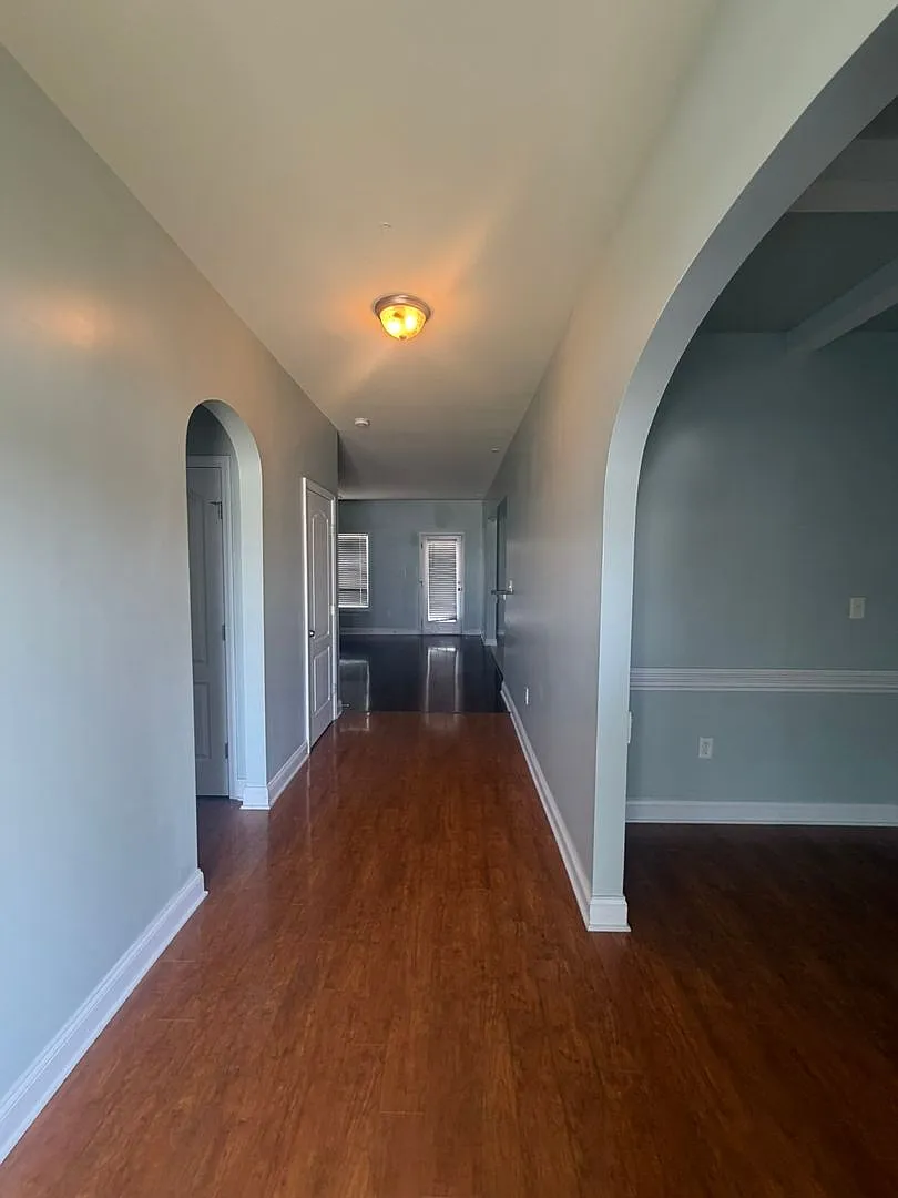 3541 Castlefield Lane ~ Finished Bonus Room ~ 1 Week Free — Photo 3