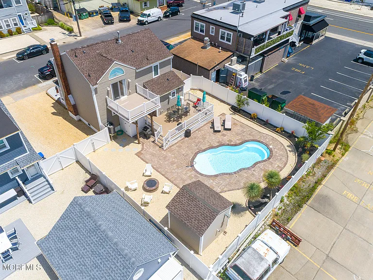 101 7th Ave — Photo 38