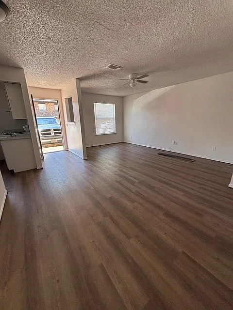 2 bed, 800 sqft, $995 — Photo 1