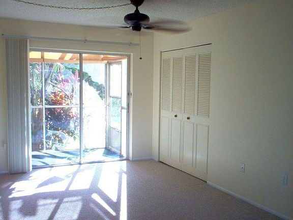 Bright Livingroom & Lanai