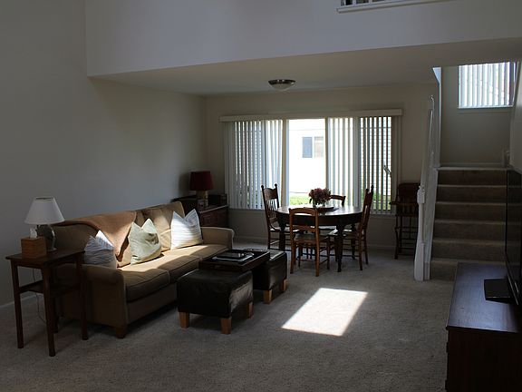 2nd image of 1 Crabapple Ct