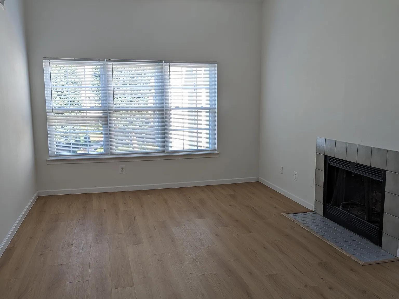 2 bed, 914 sqft, $2,200 — Photo 3
