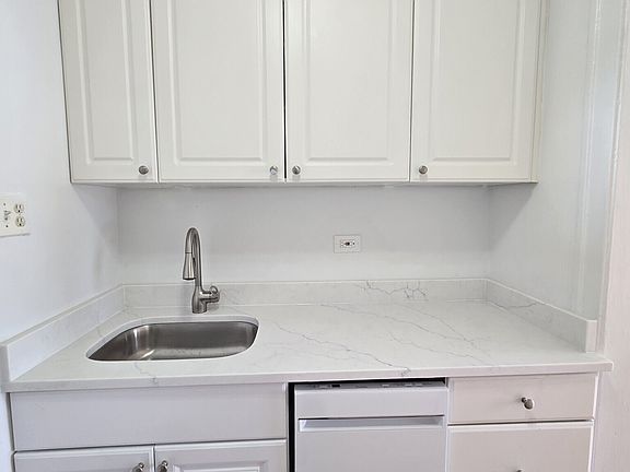 2nd image of 4416 N Whipple St #1E