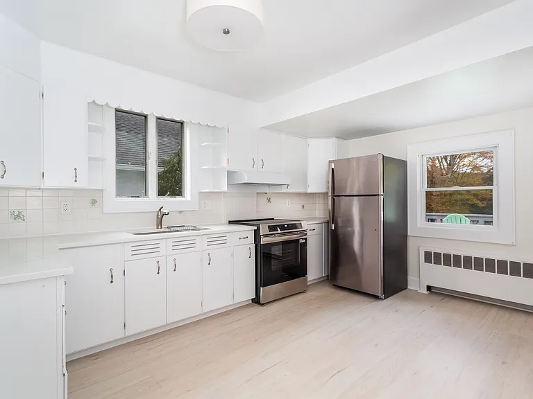 31 Hillandale Rd — Photo 20