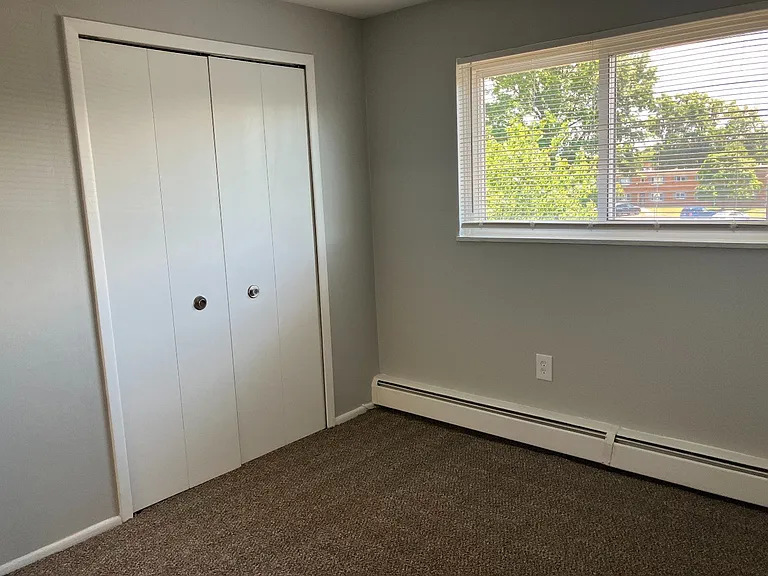 Valley York Apartments — Photo 39