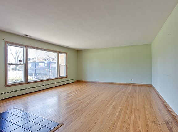5th image of 9 Glenbrook Dr