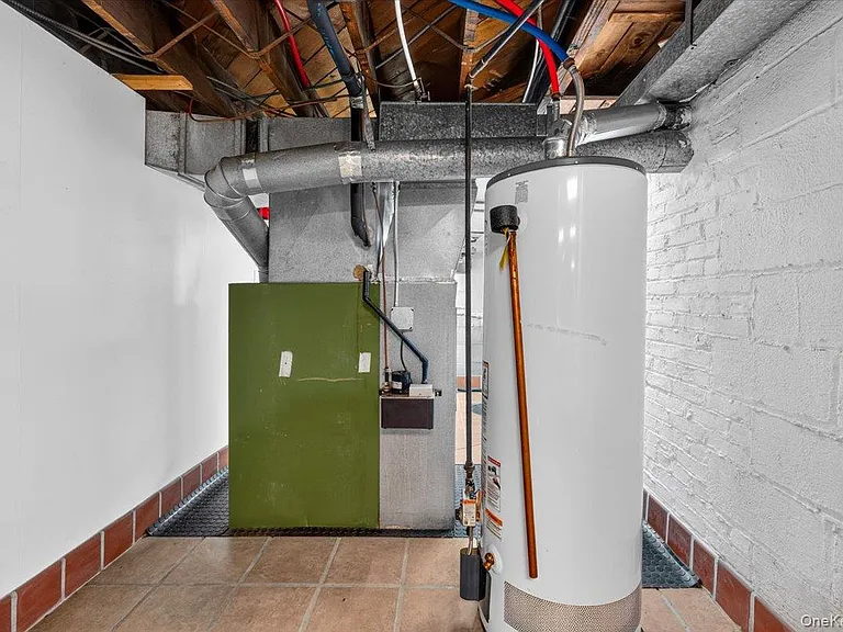 1155 Webster Ave — Photo 31