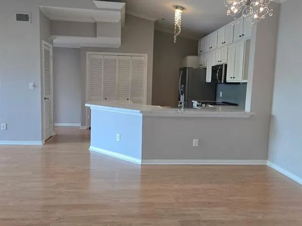 2111 Welch St APT B315, Houston, TX 77019