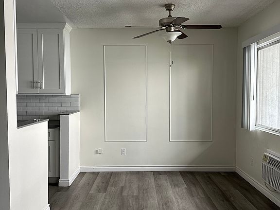 4th image of 14333 Addison St #Dd176d746